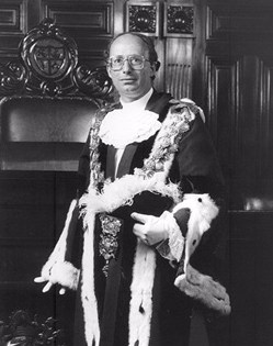 Former mayor of Wellington Ian Lawrence dies