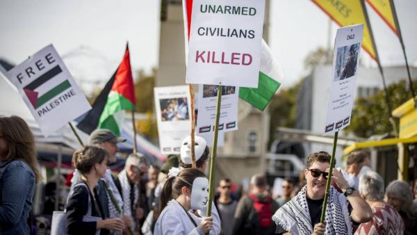 Palestine and Israel supporters meet in peaceful protest in Nelson