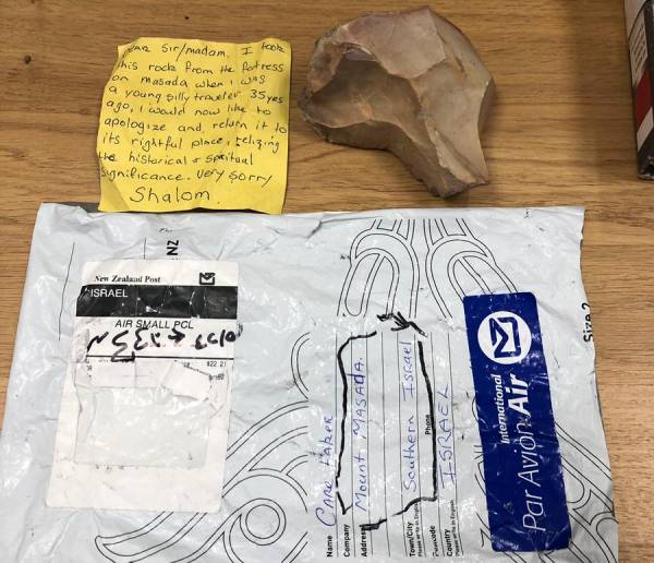 NZ tourist returns rock to Masada after 35 years!