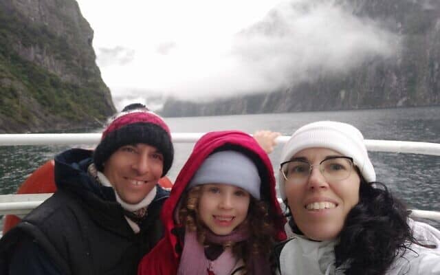 ‘Stuck’ Israeli family gives New Zealand lockdown five stars